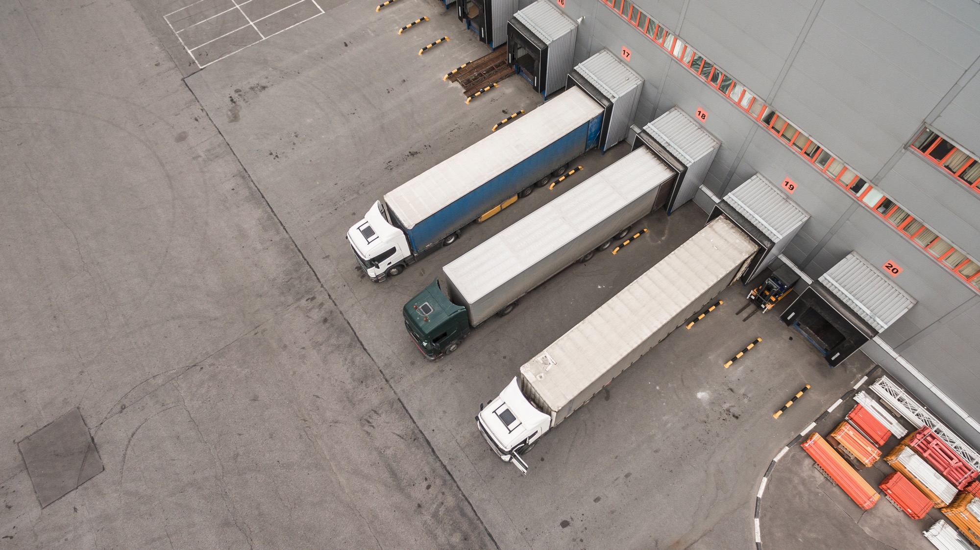 AdobeStock 156008058 1 - Container car transport service